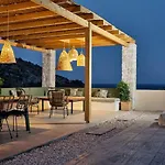 Apaggio Luxury - Private Pool & Stunning Sea Views, By Zantewize *