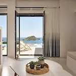 Villa Apaggio Luxury - Private Pool & Stunning Sea Views, By Zantewize